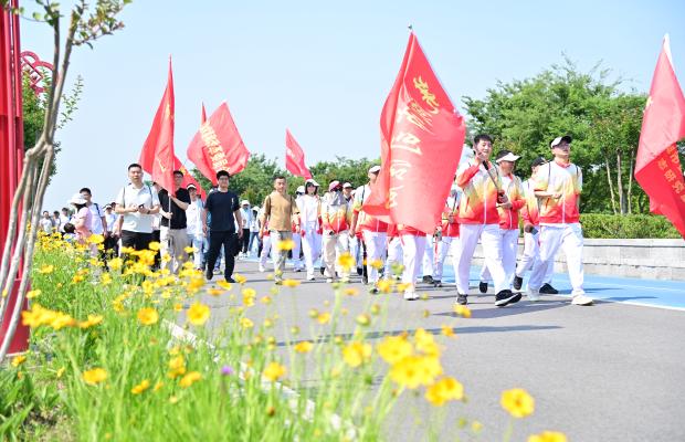 畅享生态之美 共启健康风尚——市直机关第九届职工健步行活动顺利举行