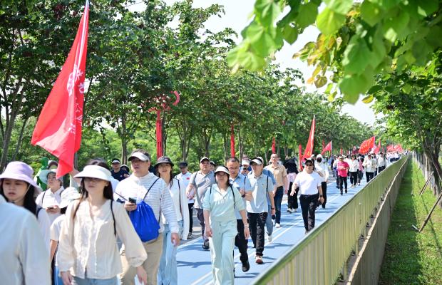 市直机关第九届职工健步行活动举行